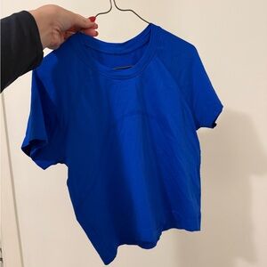 Lululemon size 6 women’s swiftly tech cropped short sleeve 2.0 in cobalt blue